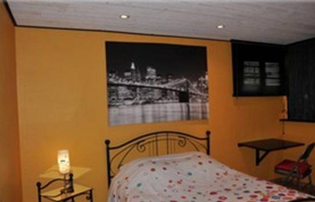 Chambre D'Hotes Le Cypres Bleu Roussillon  Cameră foto